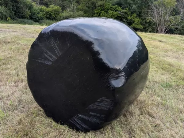 wrapped haylage round bale v2